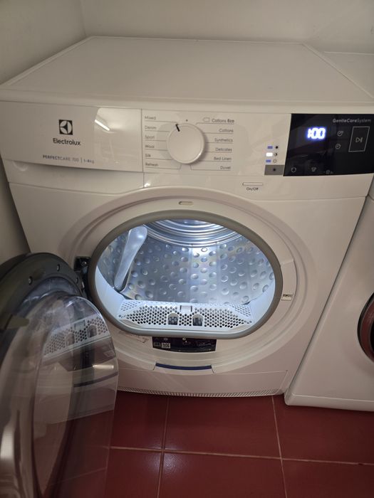Uscator de rufe ELECTROLUX EW7H458B, Pompa de caldura, 8 kg, 12 progra
