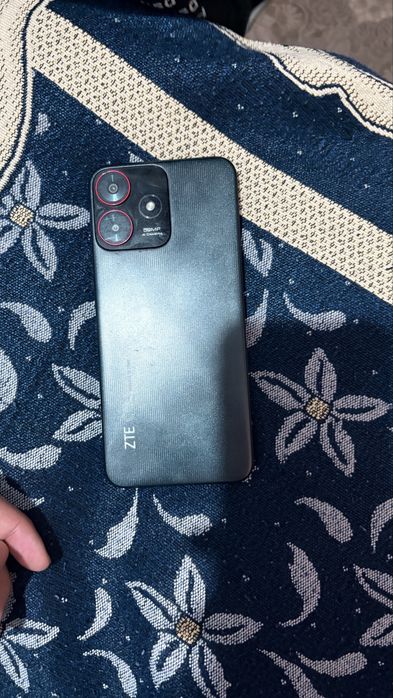 Продается ZTE телефон