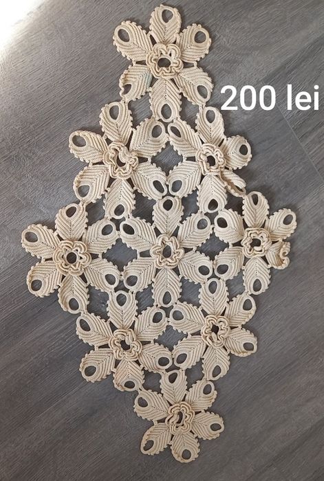 Față de masă lucrată manual