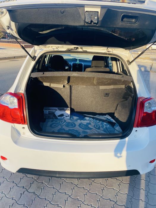 Тойота аурис королла