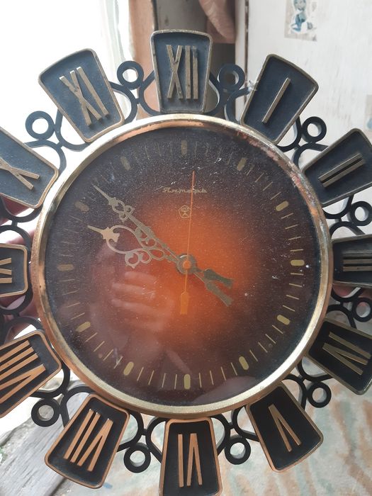 Продам часы янтарь