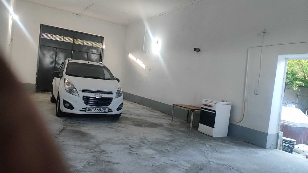 Янги курилган уй сотилади 2 сотик 3 хона ва дарвозахона жами 200м2