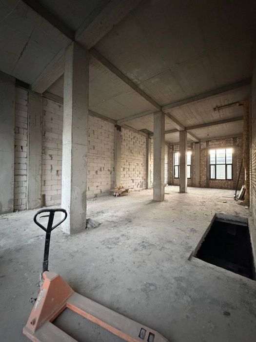 Ул.Бабура Жк "Узбегим" нежилое помещение 316кв.м первая линия срочно