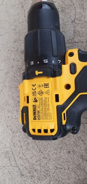 Masina de înșurubat și găurit dewalt.