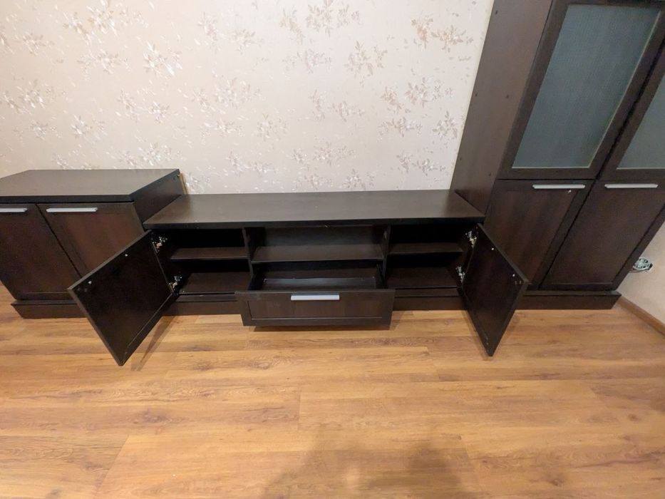 Продам стенку-шкаф для телевизора