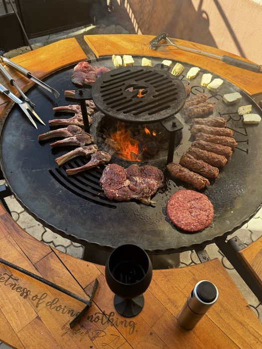 Plita pe lemne, cu roti, si husa impermeabila