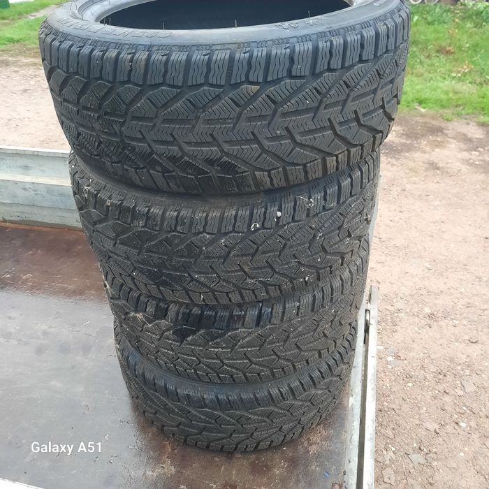 225 45 R17 94V Taurus