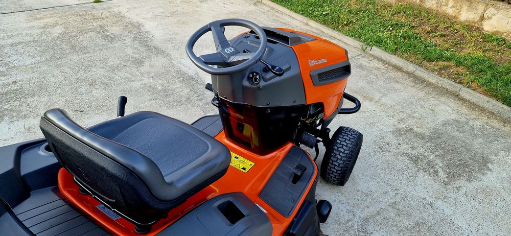 Tractoras gazon / iarba Husqvarna motor Briggs&Stratton 18 CP