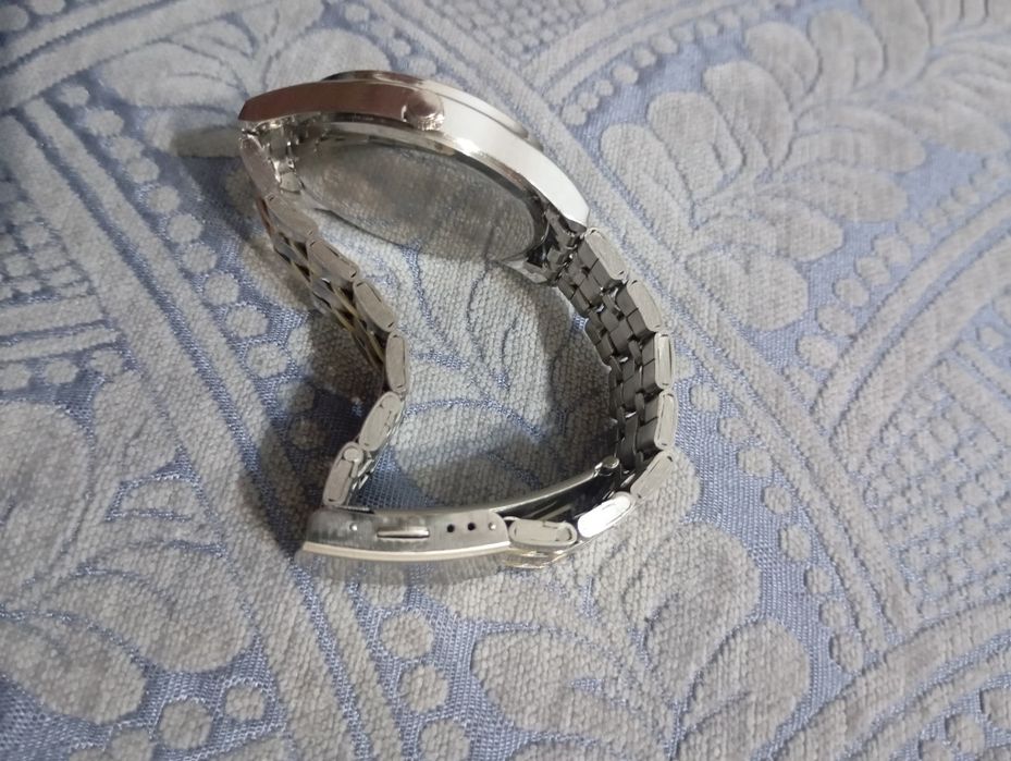 Продам часы Casio новые один раз одивал