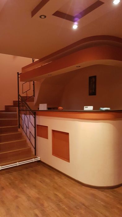 Casă de închiriat: 5 dormitoare, 210 mp, teren de 900 mp