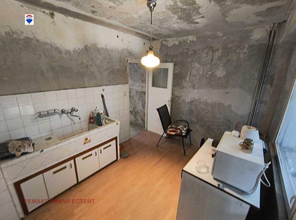 Продава се Тристаен апартамент в Русе, Родина 2 - 82 кв.м за 1194 €/кв.м - Снимка #8