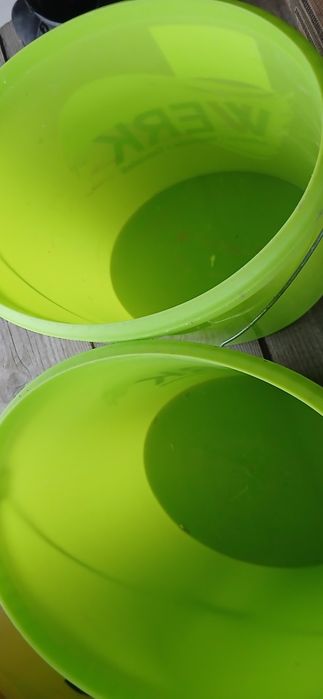 Găleți din plastic, cu capac