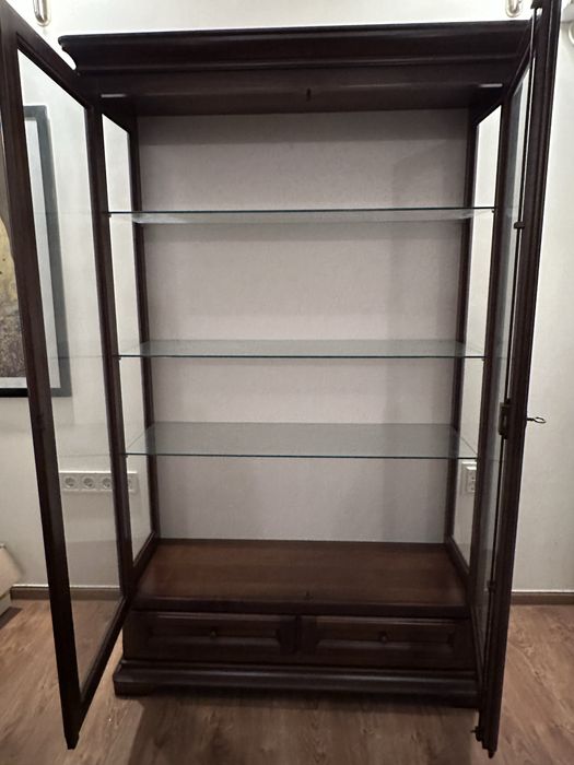 Шкаф масив витрина