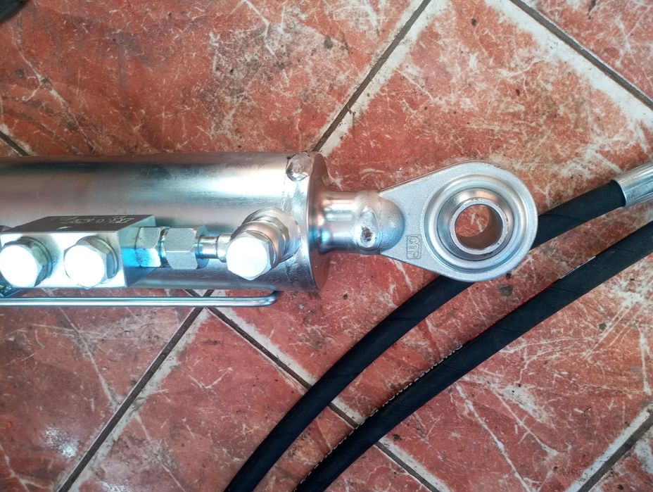 Tirant central hidraulic