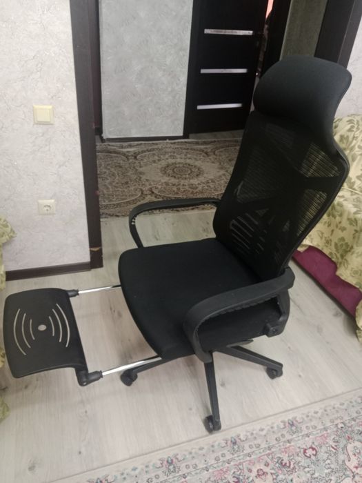 Продам отличное кресло, подаидет как для офиса и как игровой