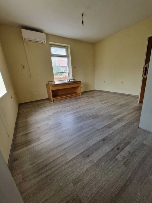 Продава се Къща в с. Девенци, Област Плевен - 375 кв.м за 130 €/кв.м - Снимка #3