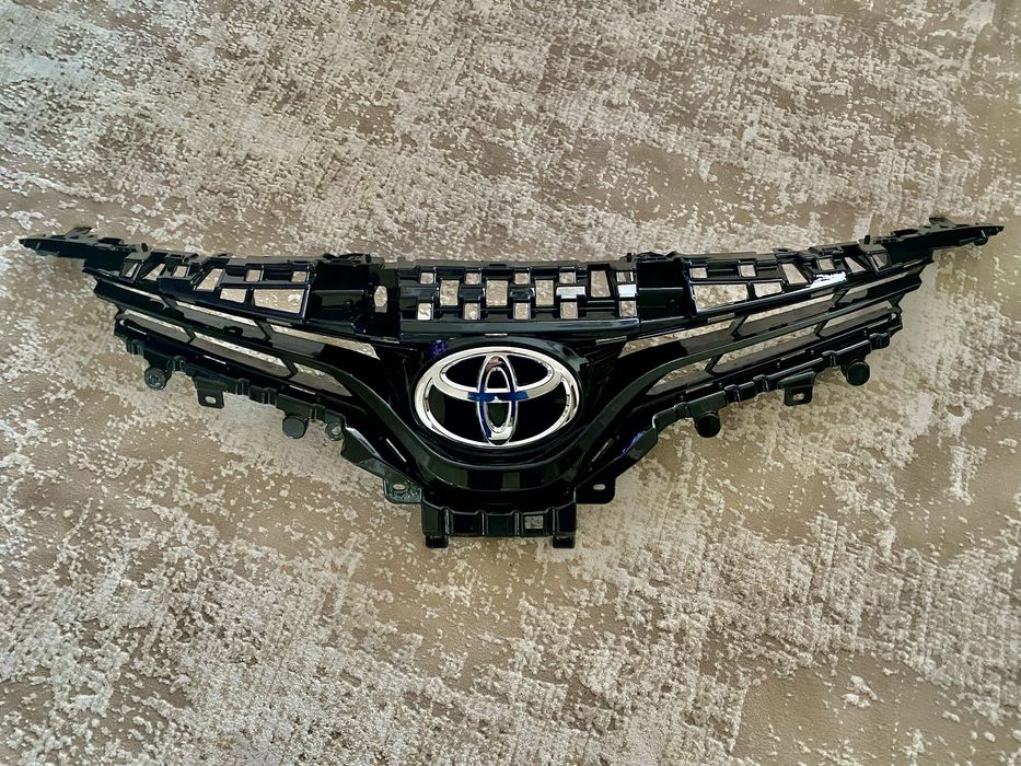 Решетка радиатора Тойота Камри 70