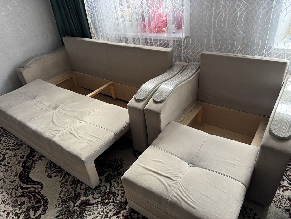 Диван, кресло и подушки