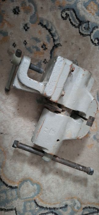 Тиски Слесарное или столярное