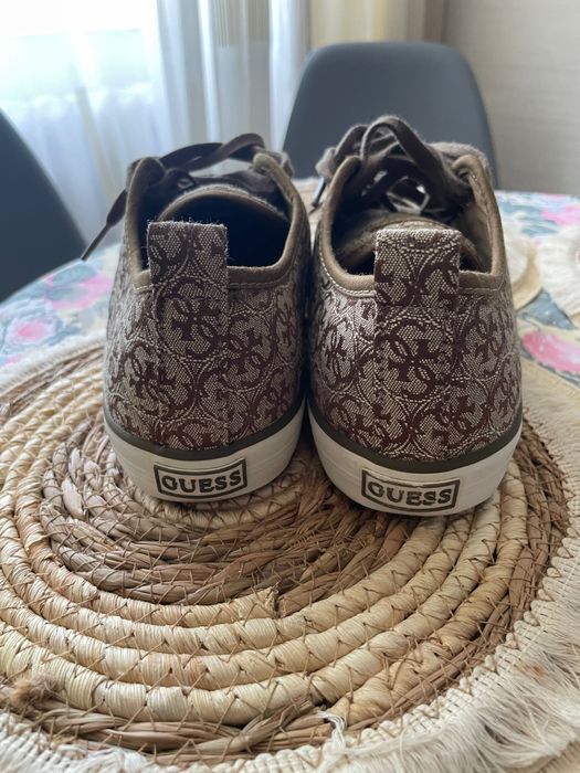 Guess , mărimea 39