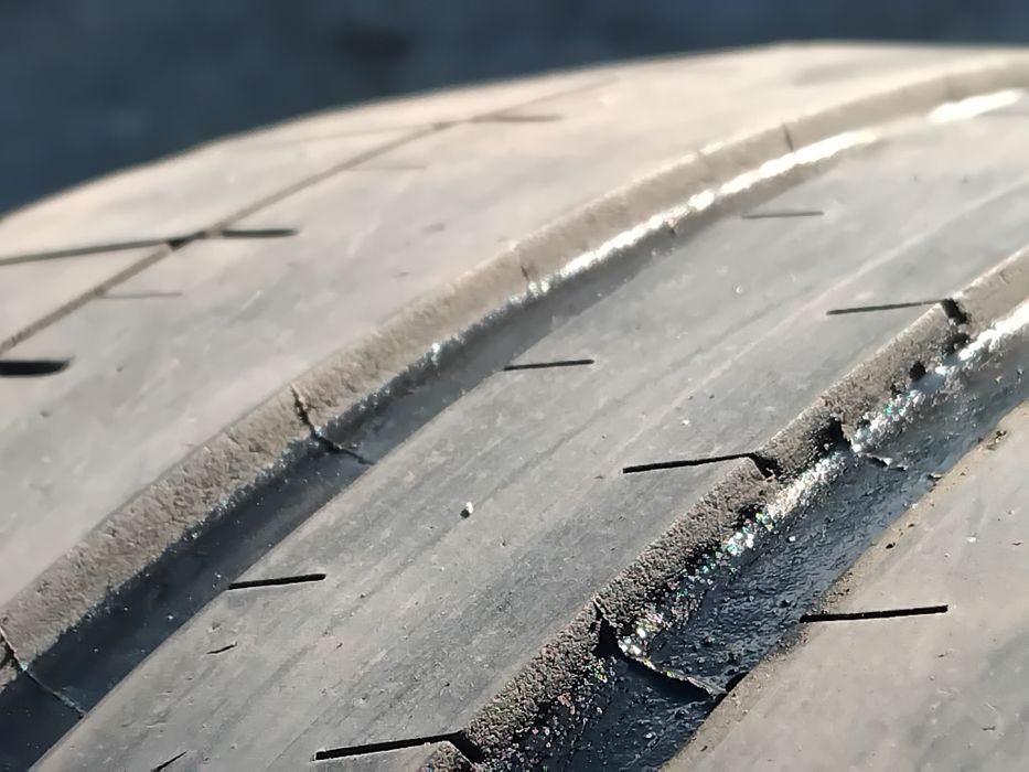 Гуми 205 40 17 Мишелин Michelin 2 броя - нов внос. Не са нови! 
Гумите са нов внос и са запазени, без забележки по структурата. Подходящи за дъл