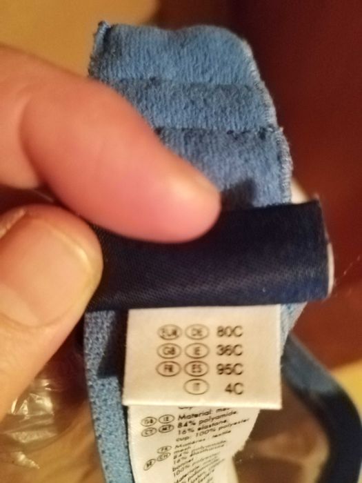 Sutien sport de la: Crivit, alb cu bleu. Marime EUR: 80C! Purtat 1 dat