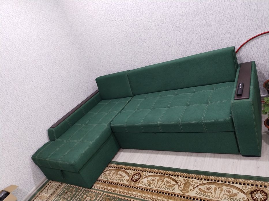 Продам угловой диван.