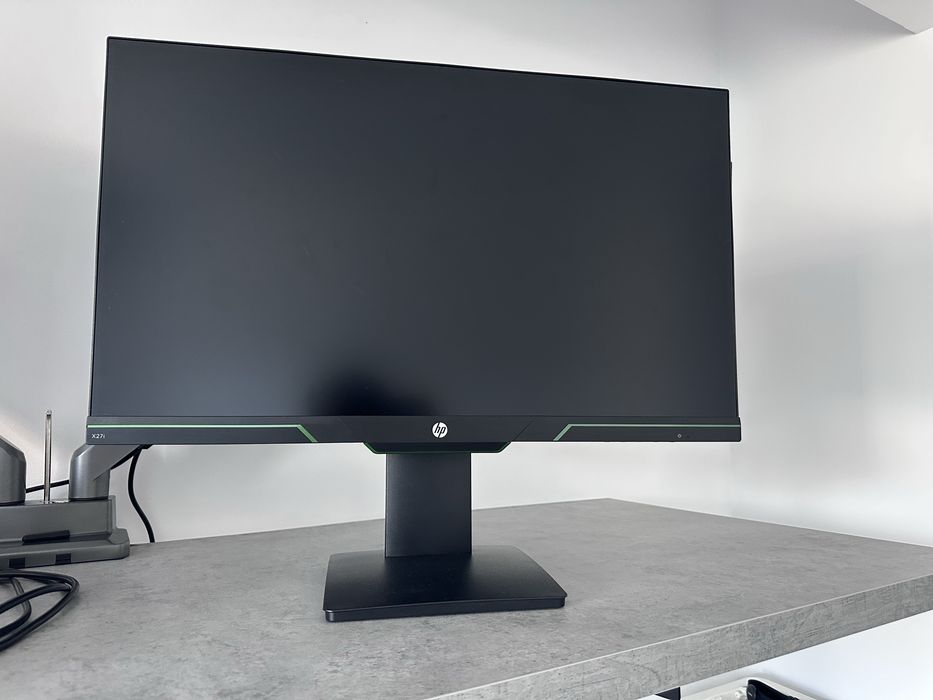 HP X27i gaming monitor
