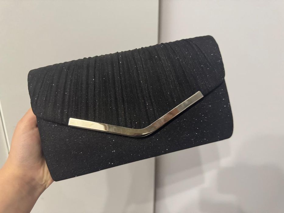 Вечернее платье  черного цвета