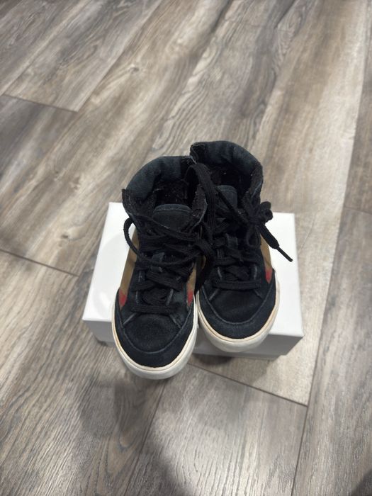 Детски обувки  UGG  dsqared polo Burberry Dsquared Karl Legerfel