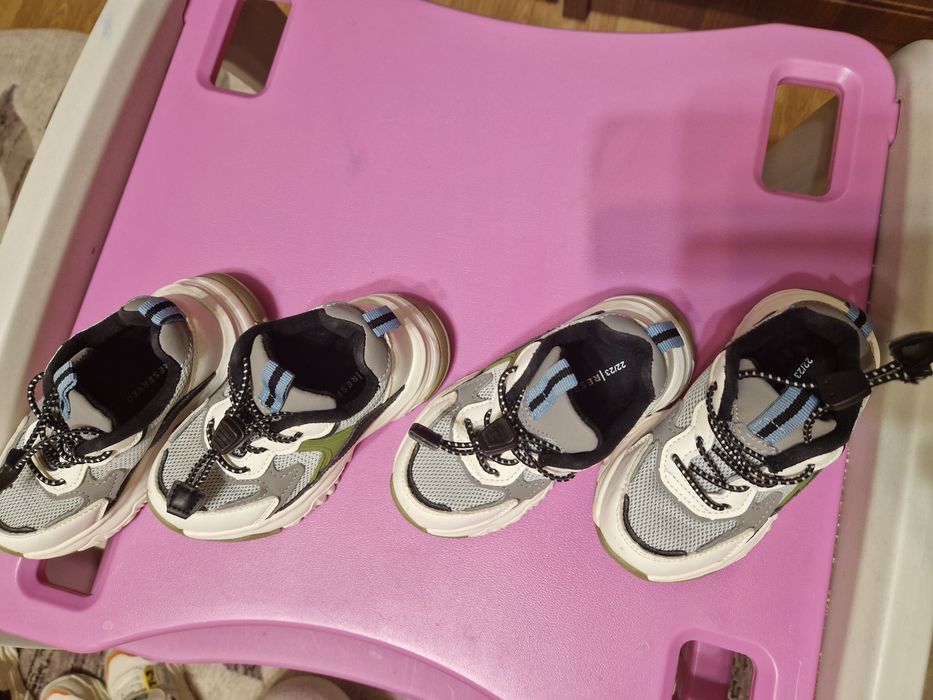 Adidasi / tenisi gemeni, mărimea 22/23 RESERVED