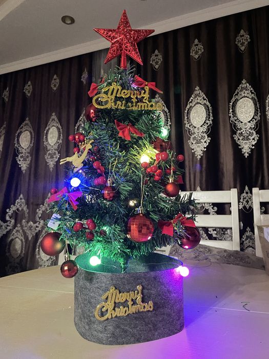 Ёлочка с игрушками