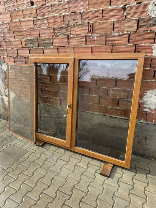 ПВЦ  Дограма Златен Дъб+ Комарник  161/135см