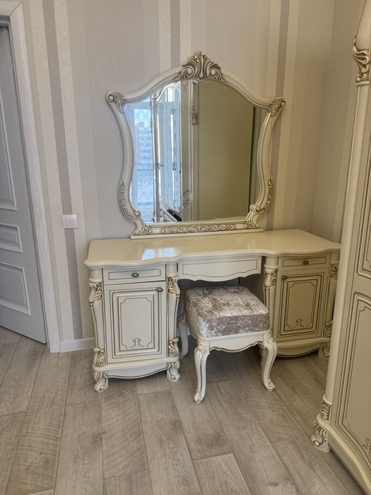 Продам спальный гарнитур