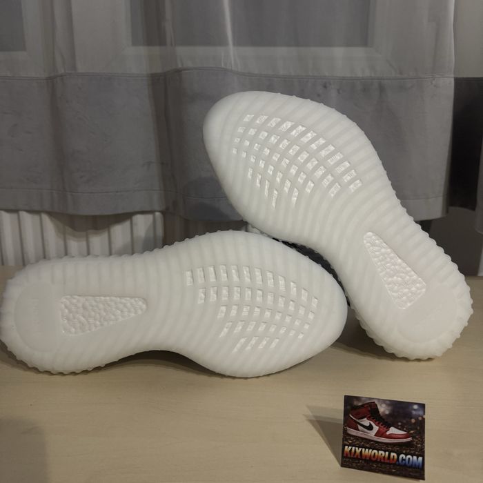 Yeezy 350 Zebra / Adidas