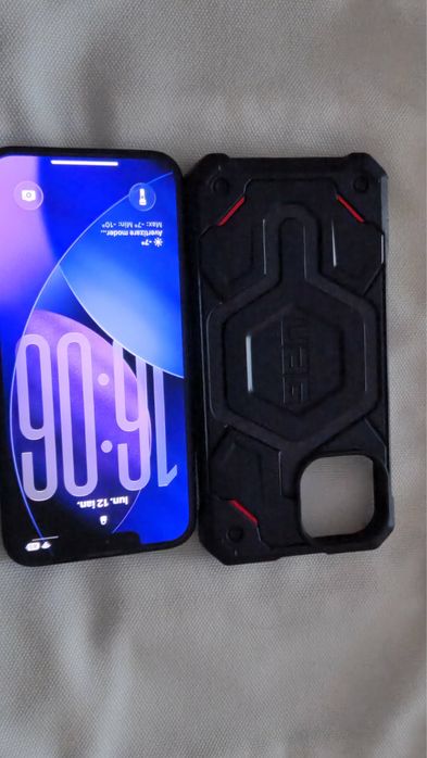 iPhone 14 128GB midnight, eSIM only, 85% baterie, deblocat + husă UAG
