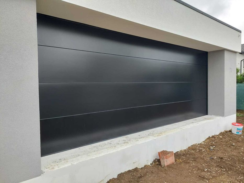 Vand usa de garaj.Culoare Antracit.Latime 4000mm/inaltime 2440mm