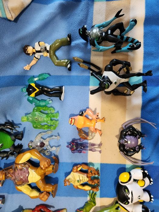 figurine rare ben 10 ,de preferat local