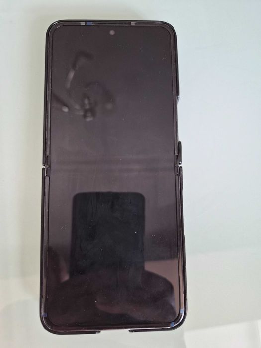 Samsung Galaxy Flip 5, 512GB без драскотини и наранявания.