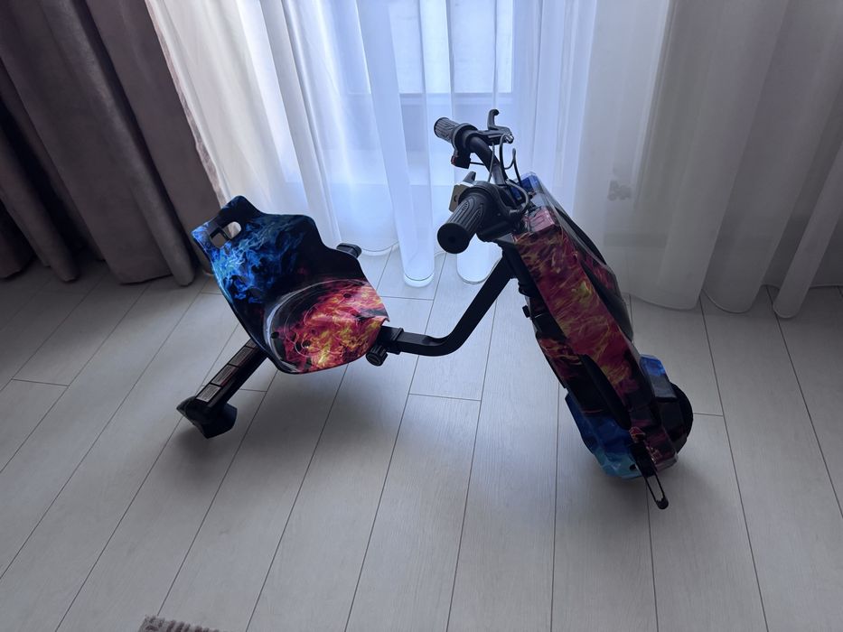 Vând Tricicleta electrica drift pentru copii