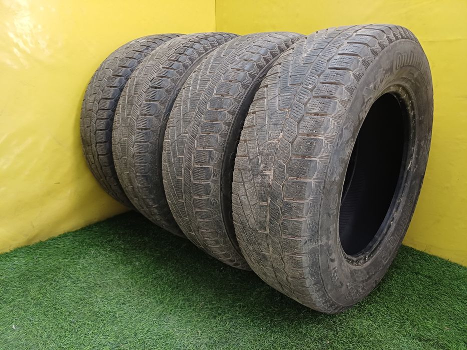 Шины 215/70 R16 Continental комплект.