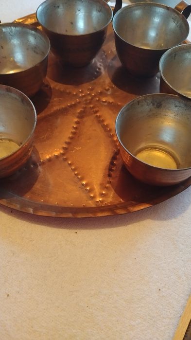 Продавам стар меден поднос с чаши и други неща