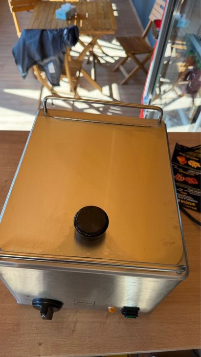 Aparat de fiert cremwursti