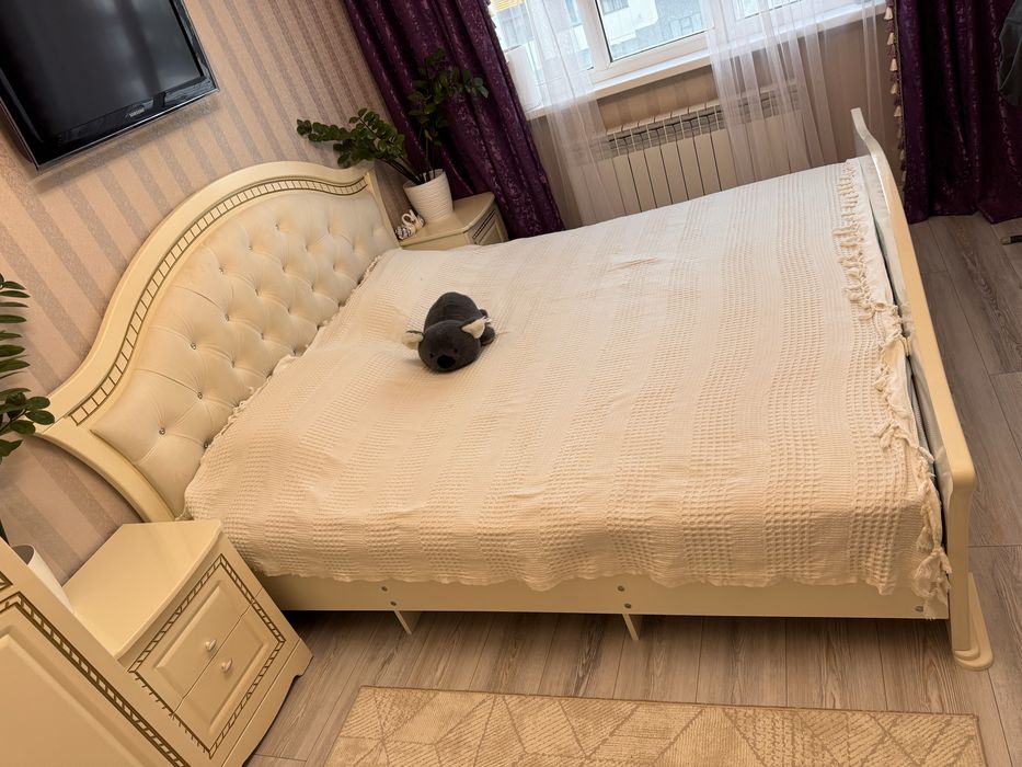 Продам спальный гарнитур