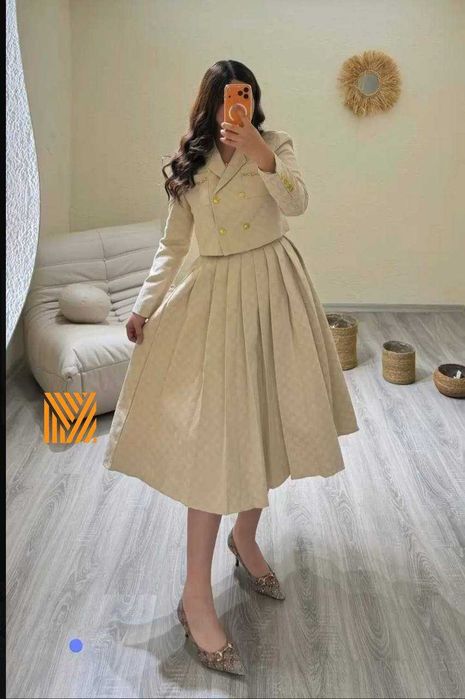 Compleu dama elegant cu fusta