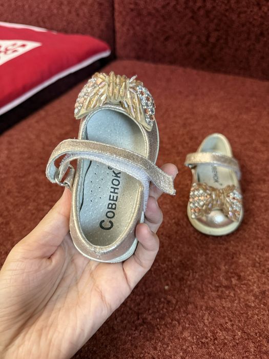 Продам детские туфли