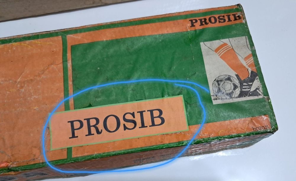 Joc de fotbal vechi cu nasturi