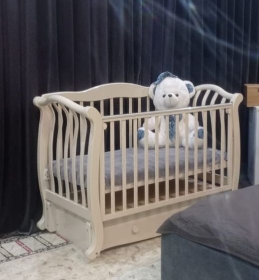 Детская кроватка -манеж и комод