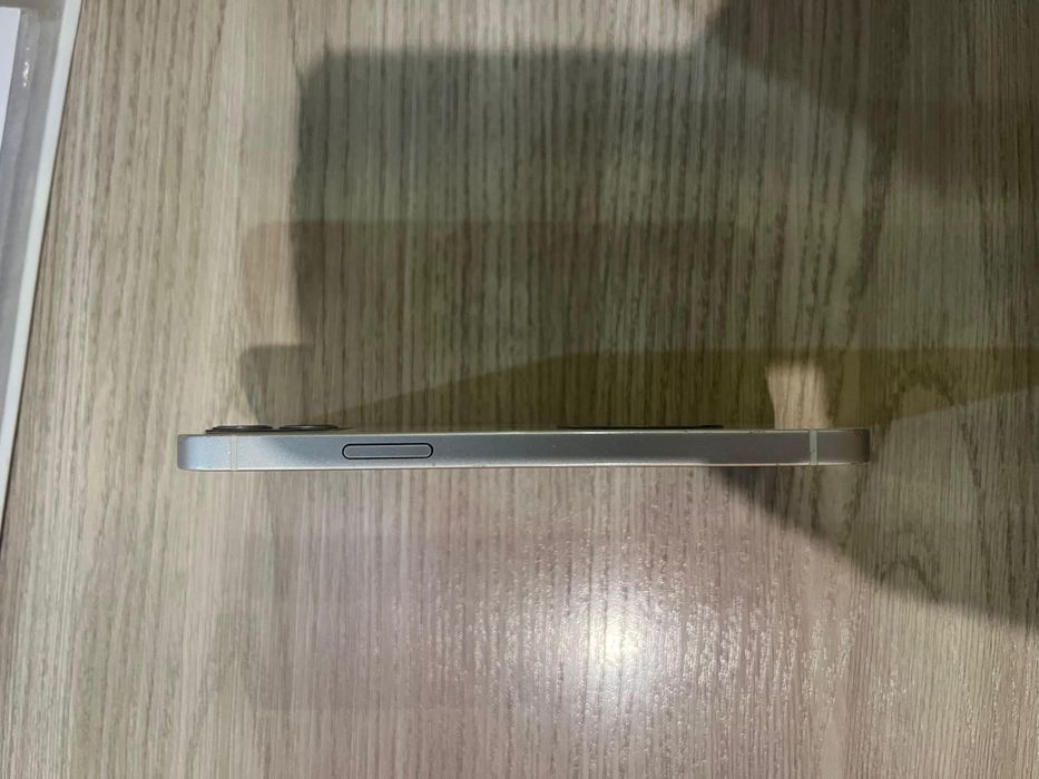 Продам айфон 12 Waite 128 г