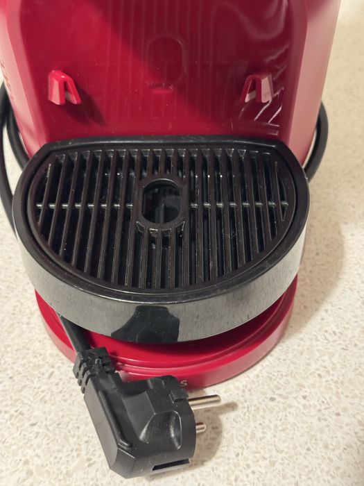 Espressor capsule Dolce Gusto Rosu